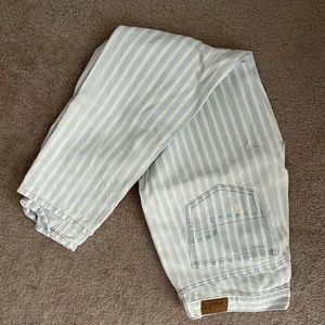 American Eagle women’s jeans